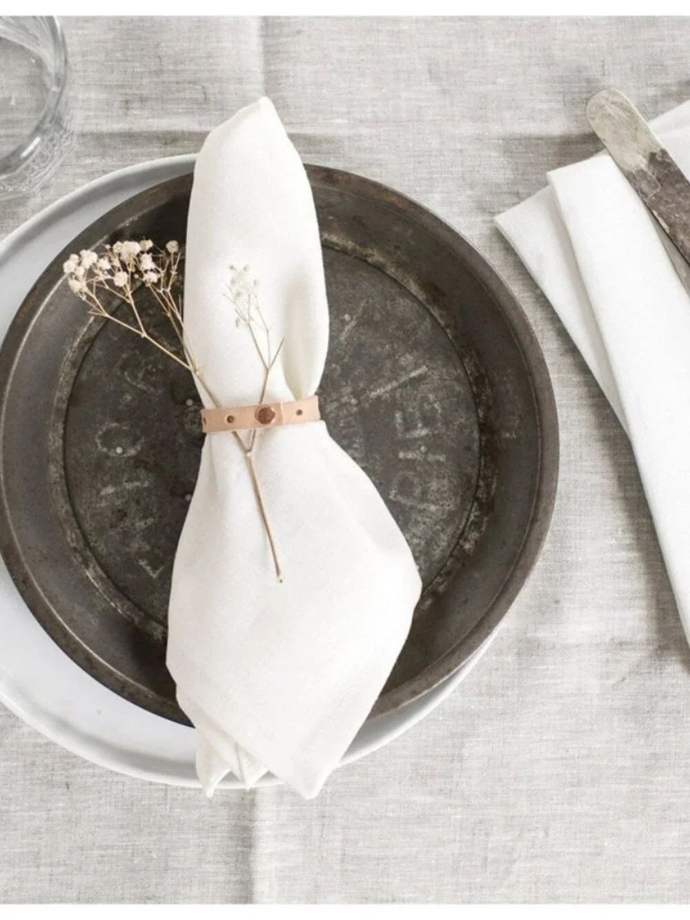 Fine linen table napkins from Celina Mancurti